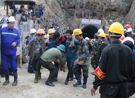 Báo chí quốc tế đưa tin đậm về cuộc giải cứu 12 công nhân bị mắc kẹt tại Lâm Đồng  - ảnh 1